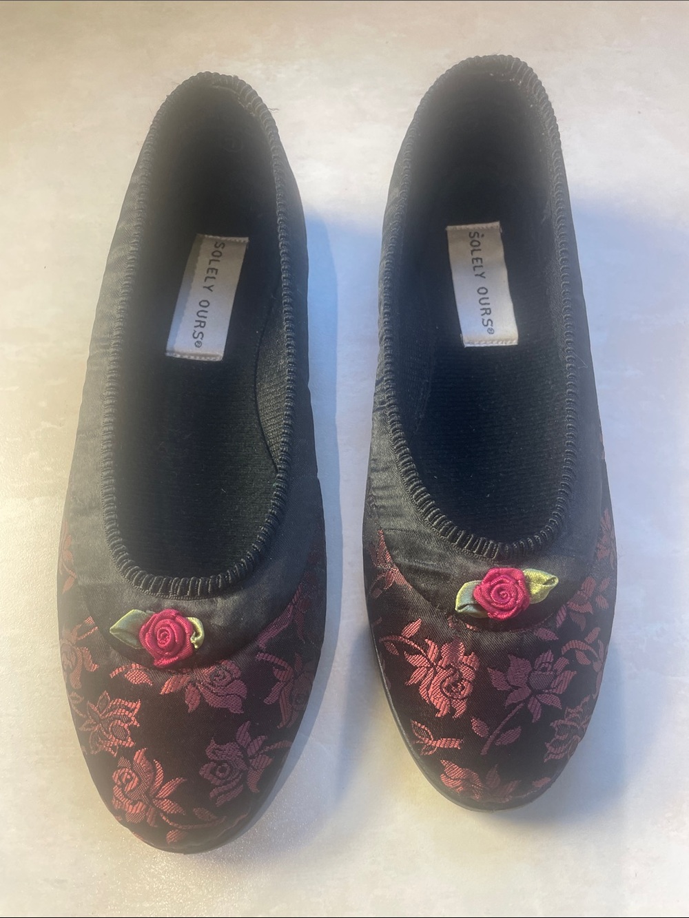 Solely Ours Women’s Flower Pattern Black and Pink Size 7 Flats Loafers